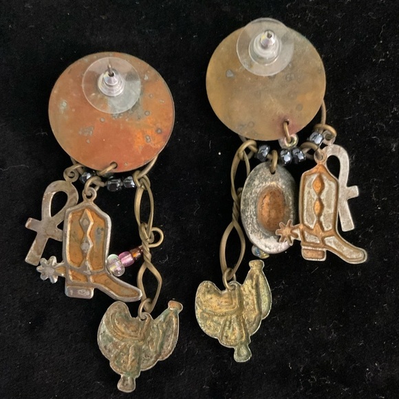 Rare. Vintage. Southwestern. Stud. Earrings - Picture 3 of 3